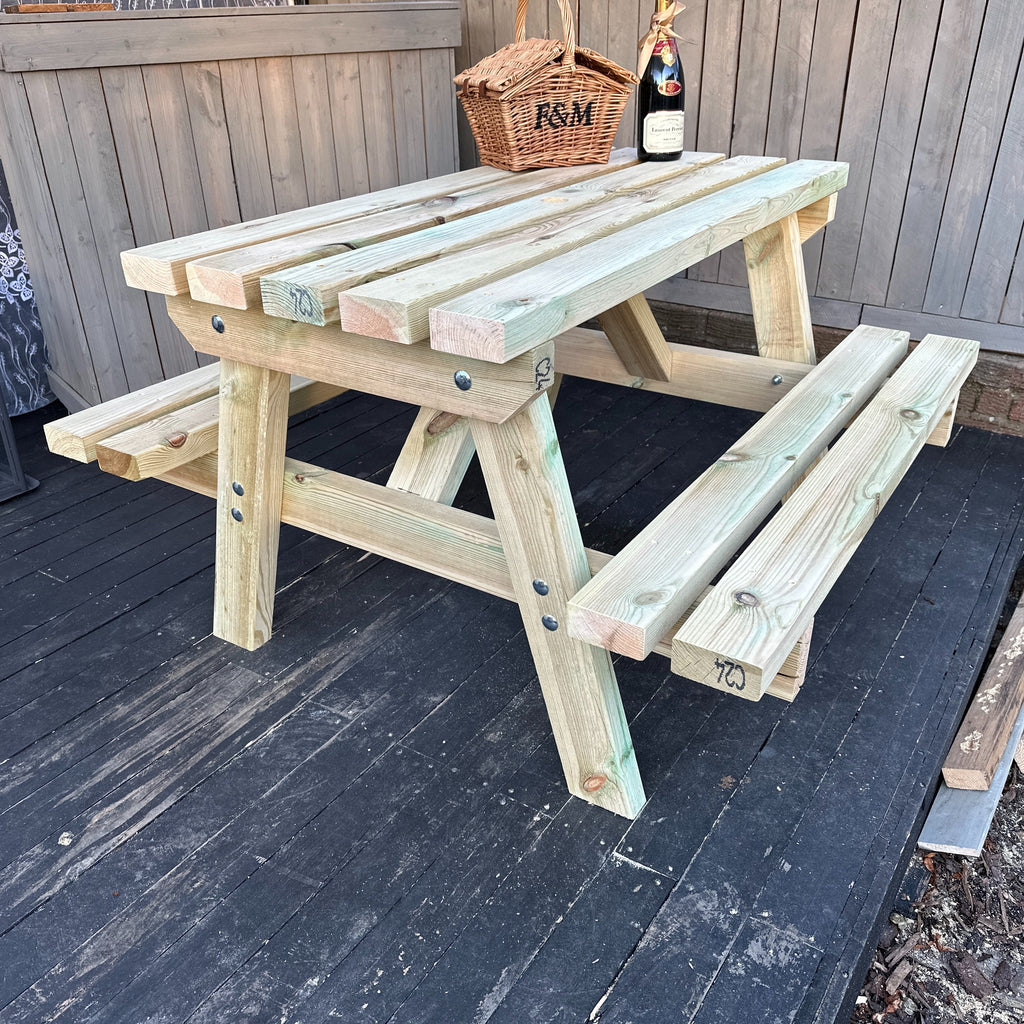 Best Small Garden Furniture Ideas for UK Gardens